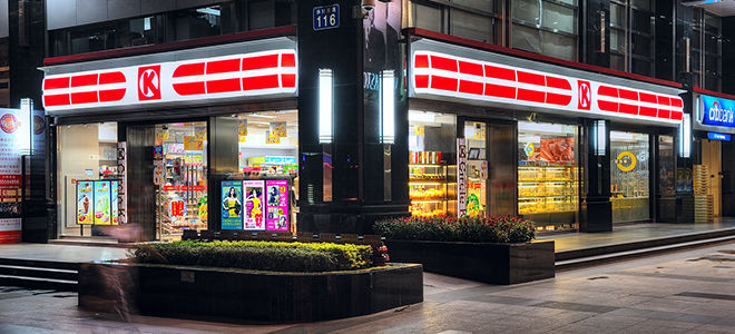 凌晨两点在看店,生意人的世界里没有容易二字