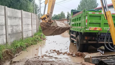 北小营镇接诉即办，及时解决道路积水影响村民出行问题！